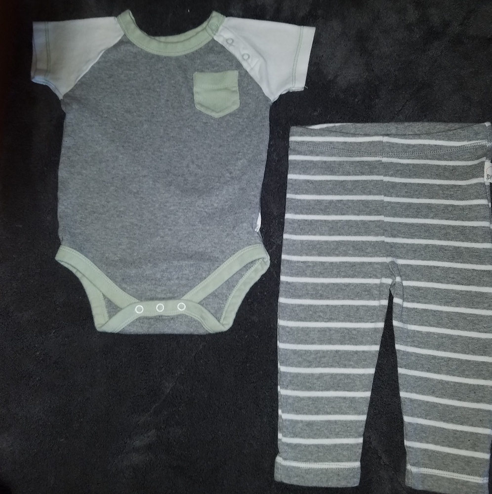 Burt's baby 3-6 months 2 piece outfit